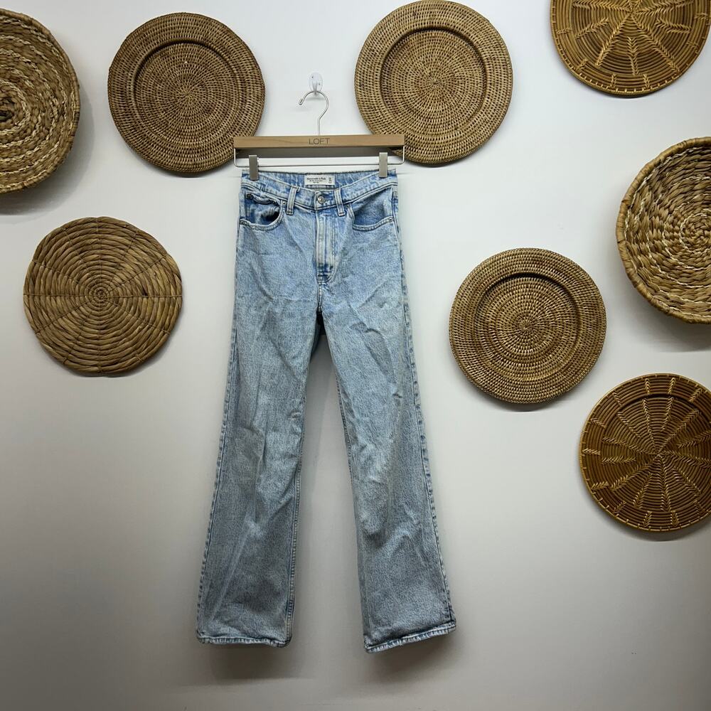 Abercrombie The 90s Relaxed Jean High Rise 24/00S SHORT Light Denim